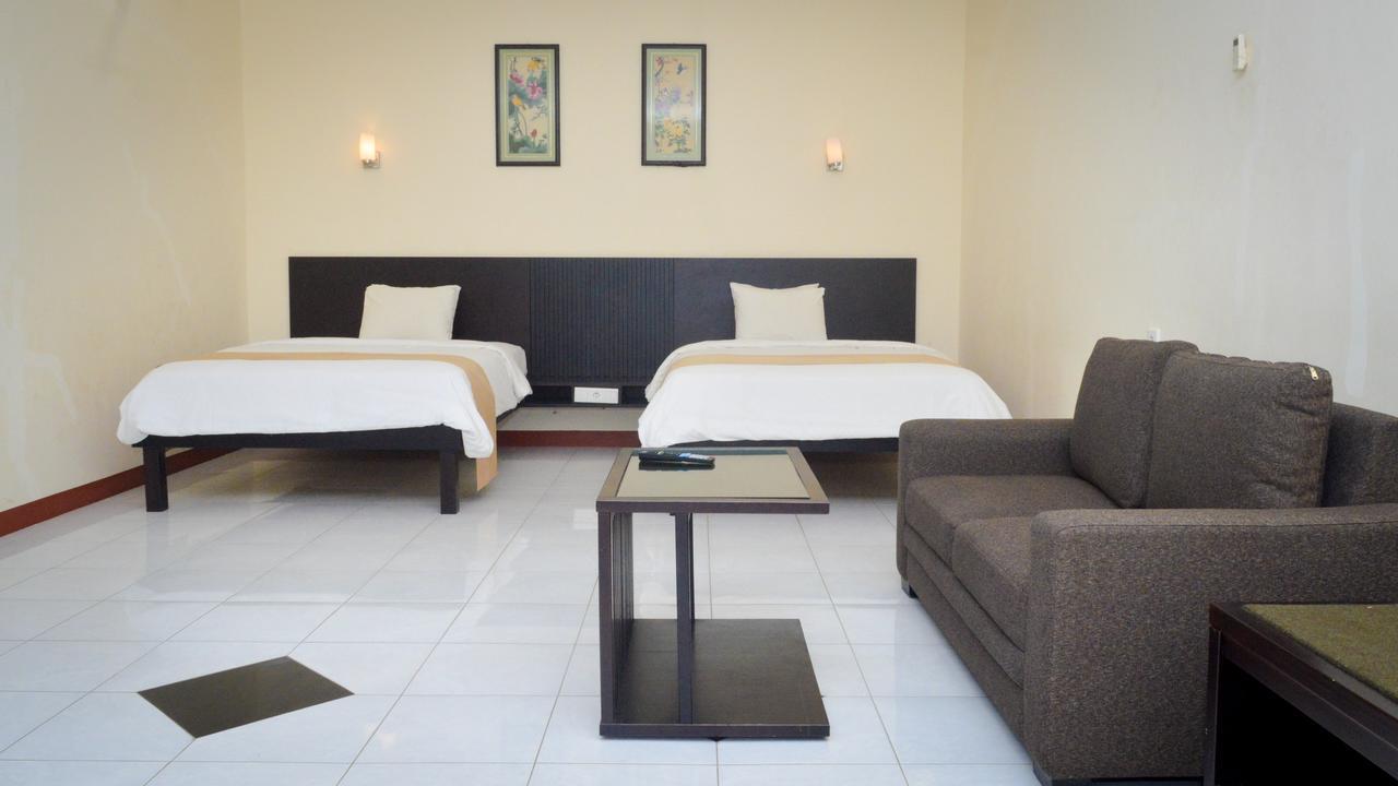 Uni Beach Hotel Pangandaran Værelse billede
